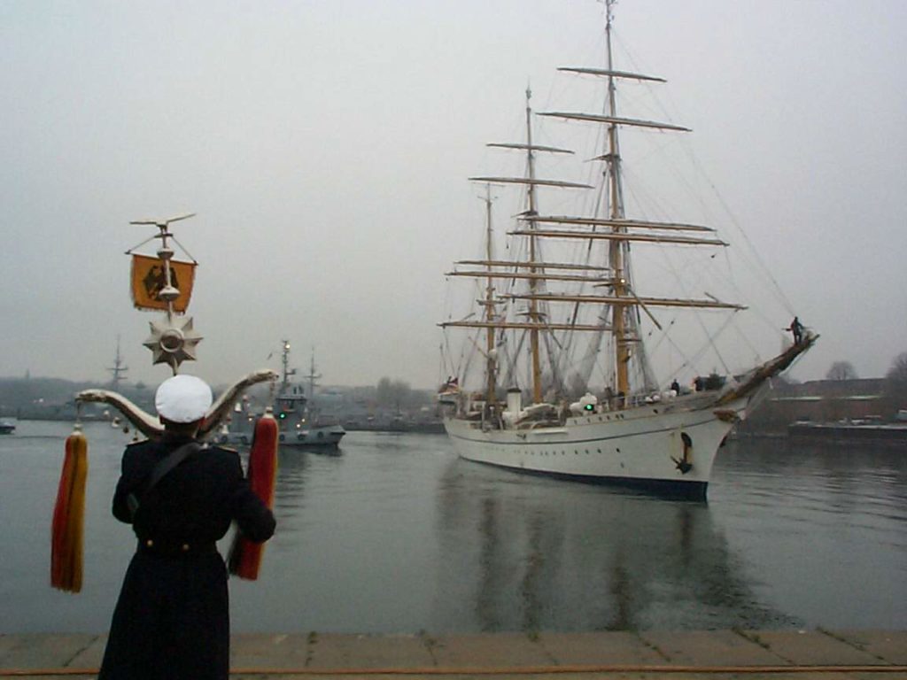Segelschulschiff „Gorch Fock“ verliert 2002 Galionsfigur