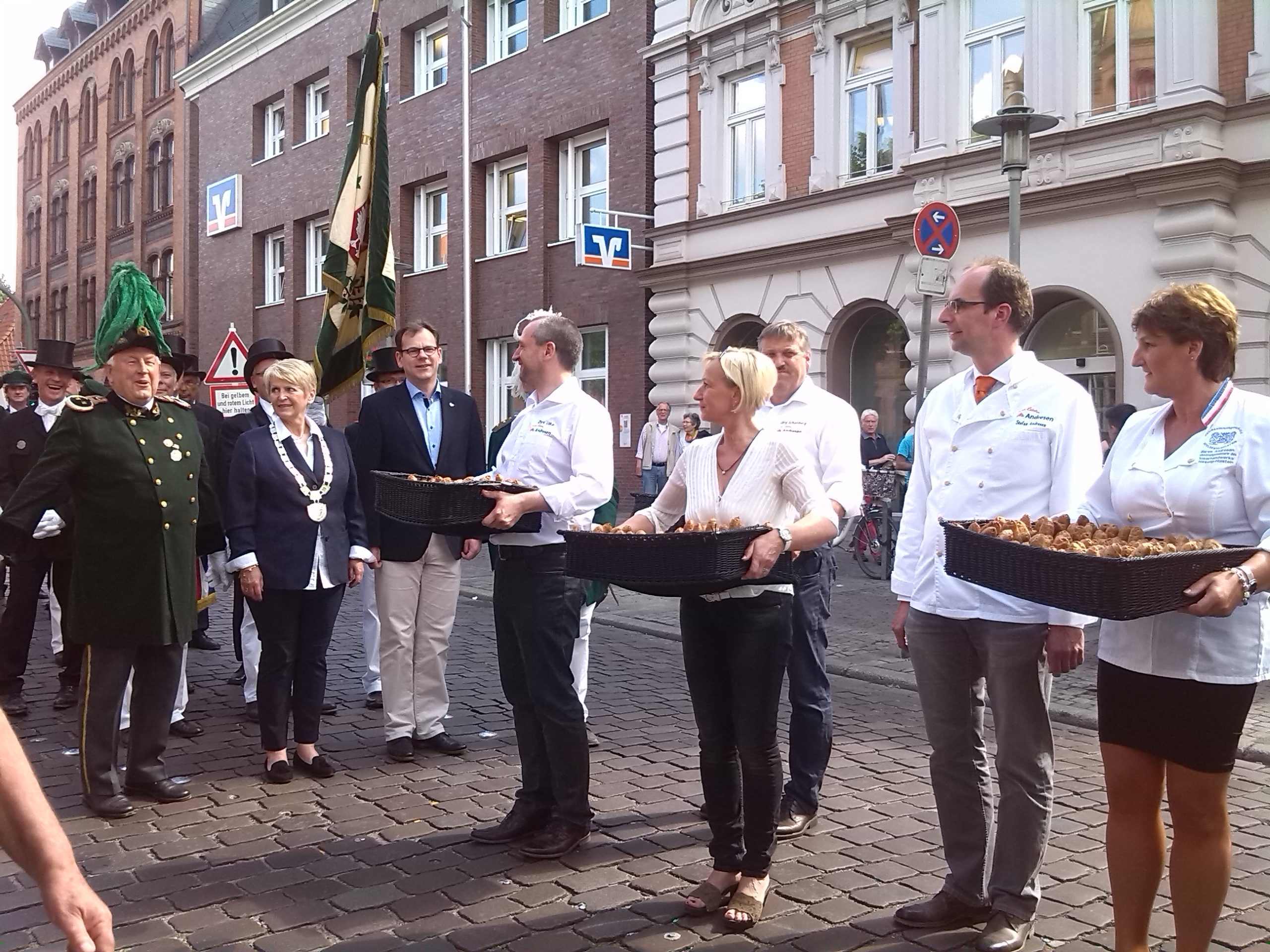 Holstenköste Neumünster 2015 – Schützenumzug mit Bürgergilden & Mädchen-Musikzug Neumünster