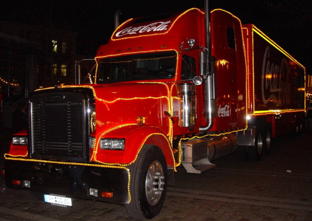 Coca-Cola-Trucks in Neumünster – Weihnachtstour 2003 durch Deutschland