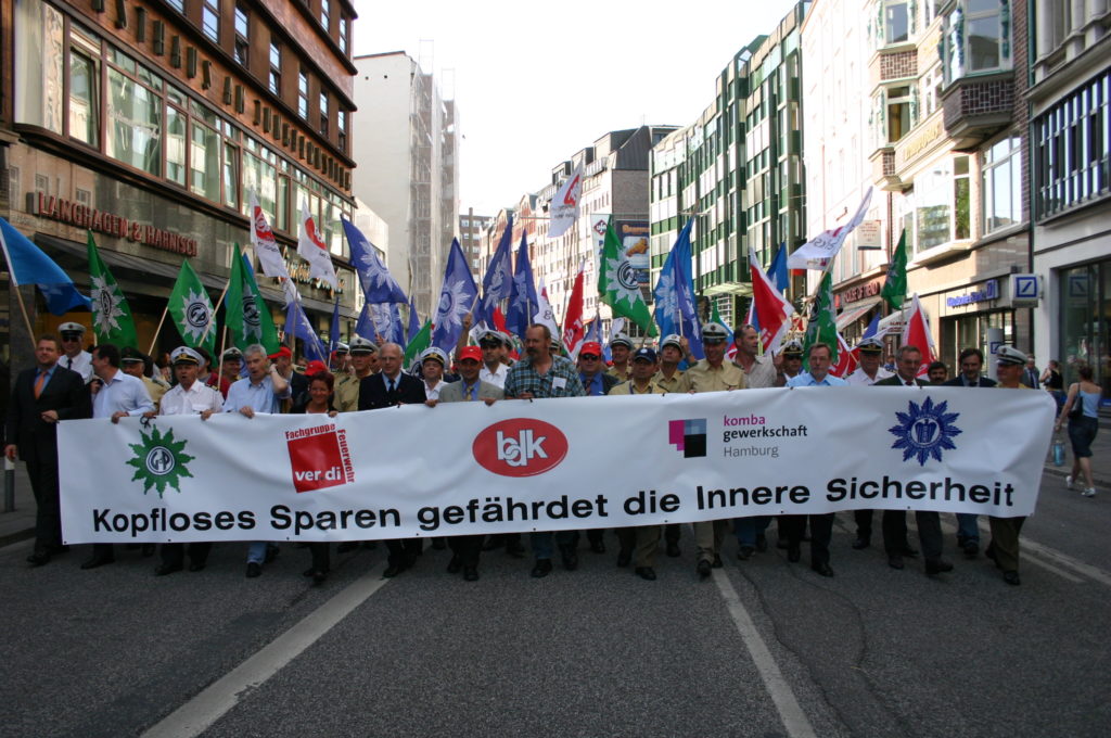 Warnstreik Hamburg 2004 der Gewerkschaft der Polizei, Feuerwehr und ver.dig