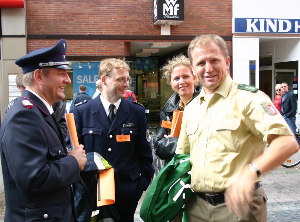 Brandschutzübungen 2005 der Feuerwehr, Polizei und des THW am Kino Neumünster