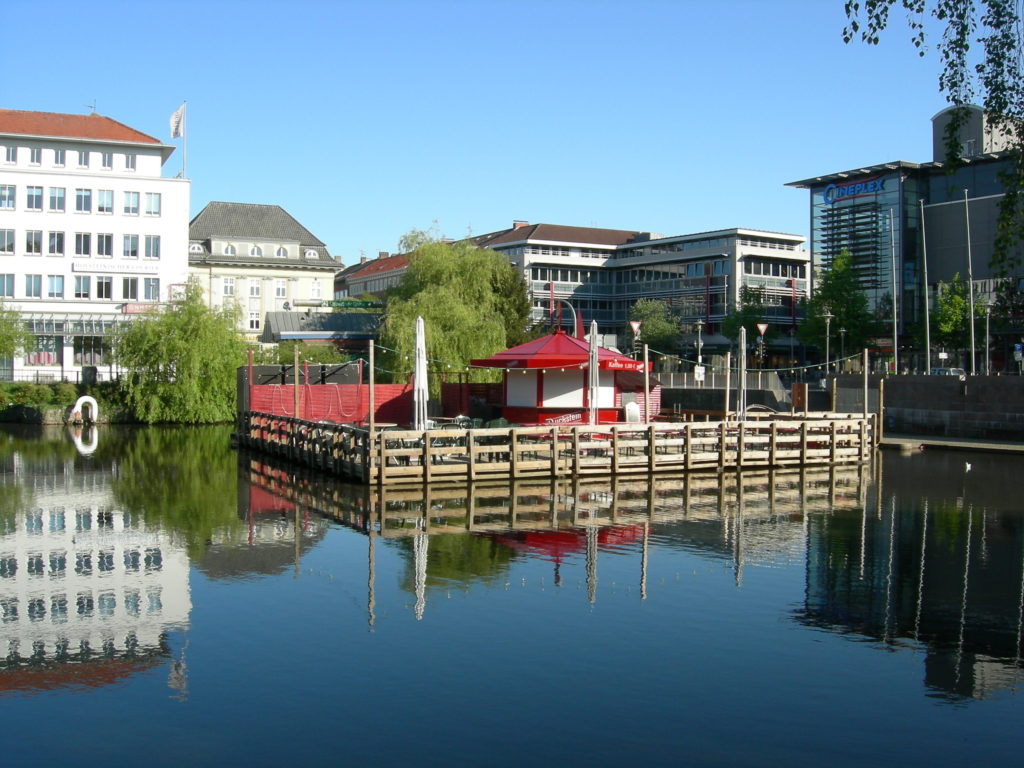 THW Neumünster – Aufbau der Duckstein-Insel auf dem Teich