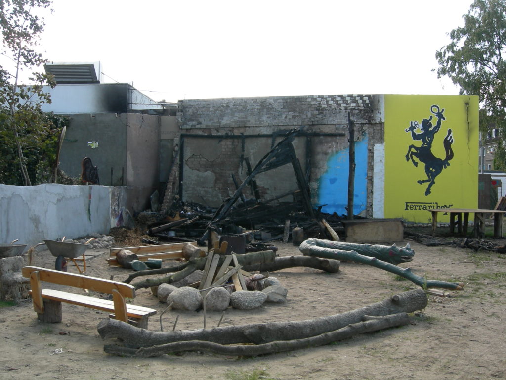 Neumünster: Feuer zerstört Dorfplatz der Nationen & Wandmaker